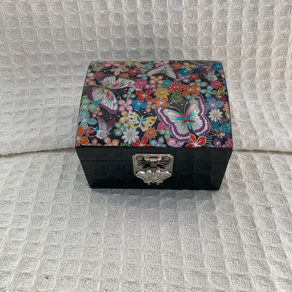 Black Lacquer Jewelry Box With MOP Butterflies On The Lid With Butterfly Closure